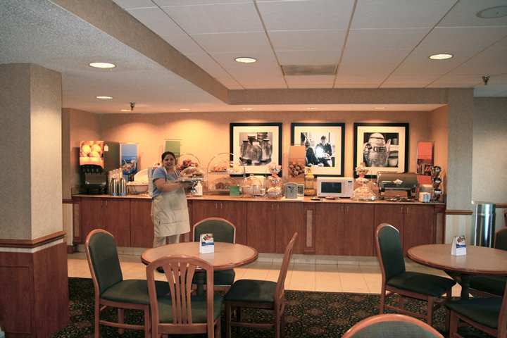 Spark By Hilton Germantown Washington Dc North Ресторант снимка